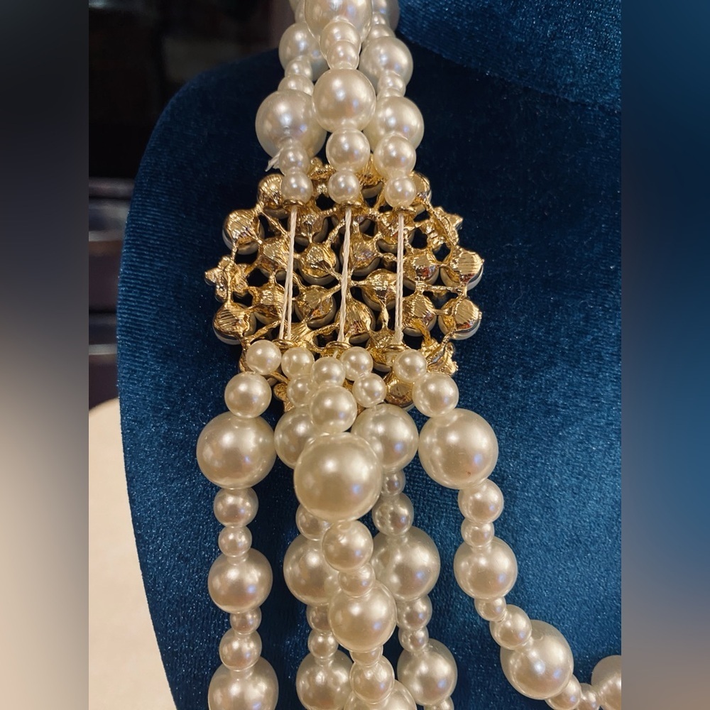 BIJOU Long Multilayered Faux Pearl Flapper Necklace w/Crystal Brooch, NWT - Picture 14 of 17